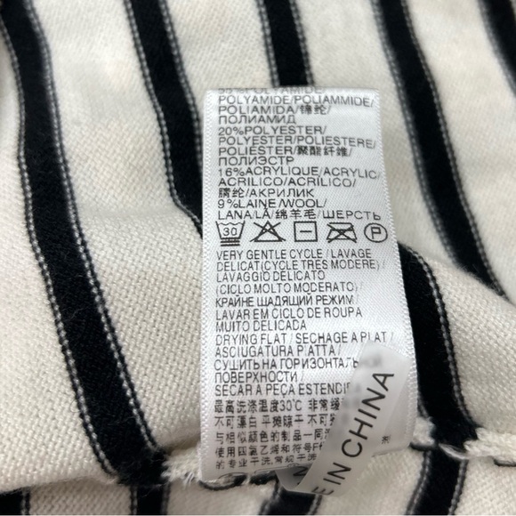 Suncoo Paris like new 🔥
Classic high-neck sweater in ecru and black stripes - Picture 14 of 15